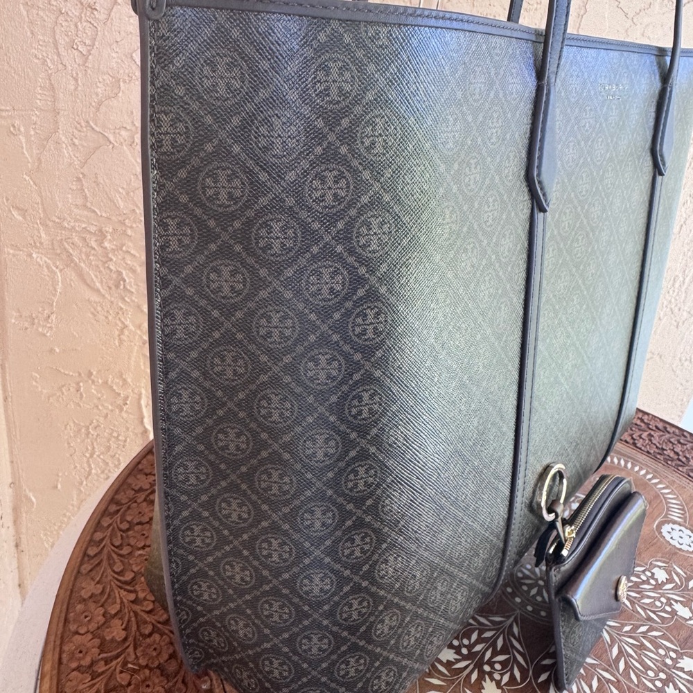 Tory Burch T Monogram Coated Canvas Bundle Perry Tote & Zip Cardholder Authentic - Picture 4 of 12
